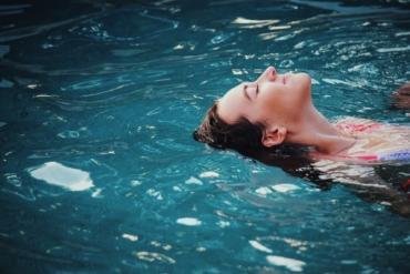 Swimming In Hatta Pool – Best Hatta Tour from Dubai