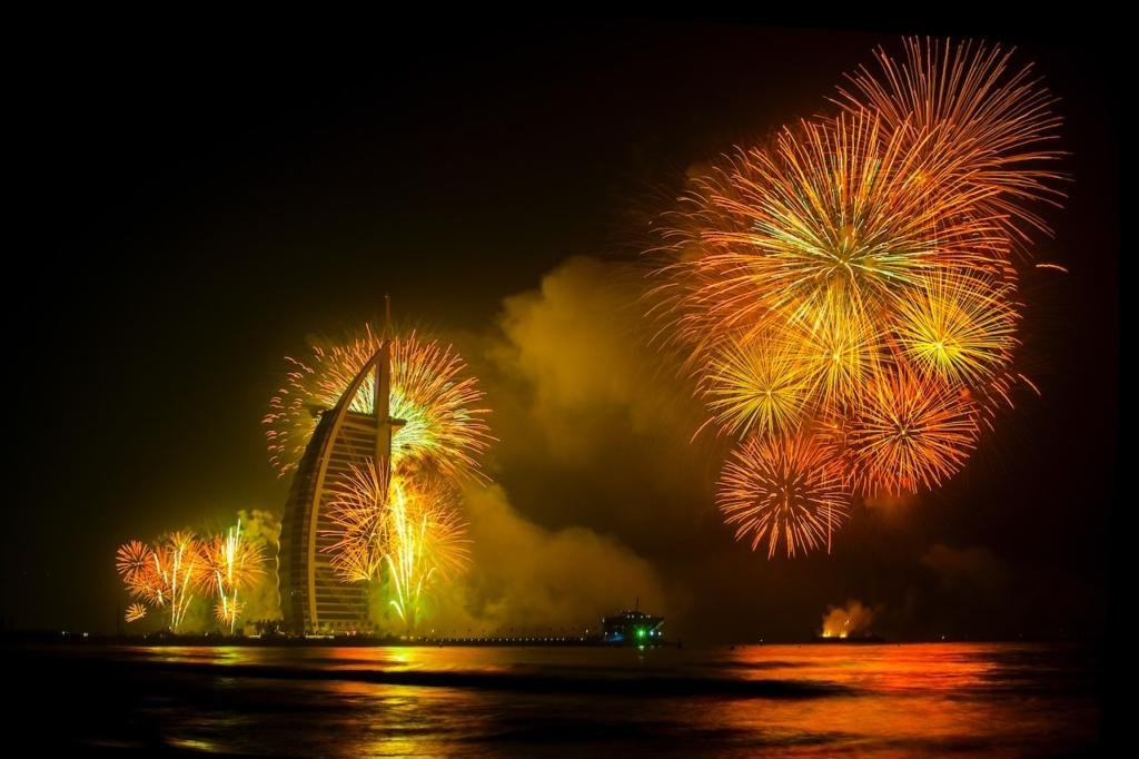 Guide to New Year Yacht Parties and Cruise Events
